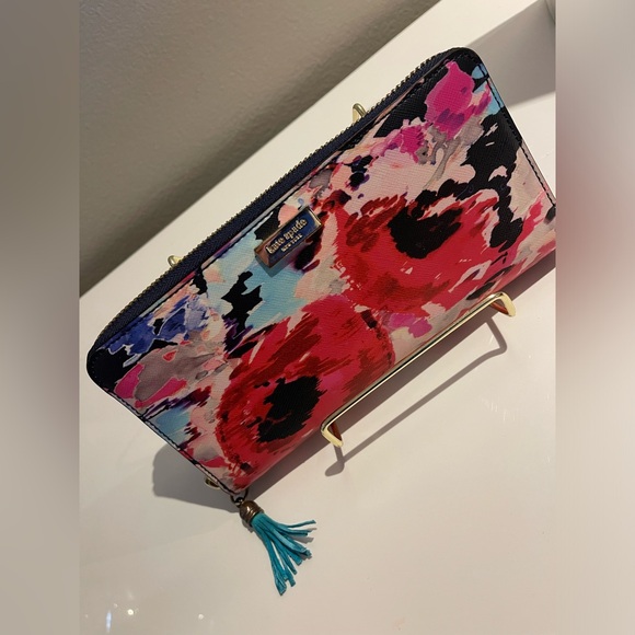 Kate Spade beauty. Gorgeous canvas. Multicolor zip wallet - Picture 4 of 16